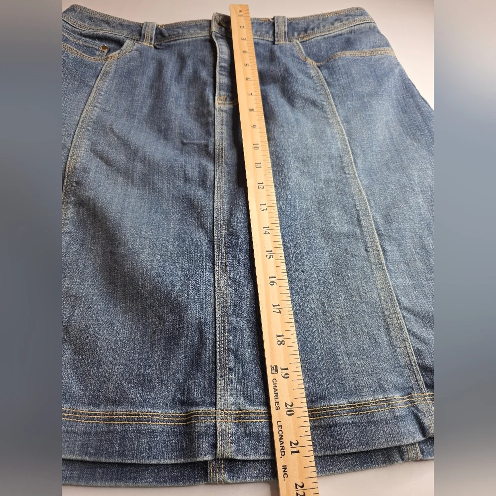 Relativity Size 14 Denim Skirt Cotton/Spandex Pockets Blue Knee Length 2303-Bj